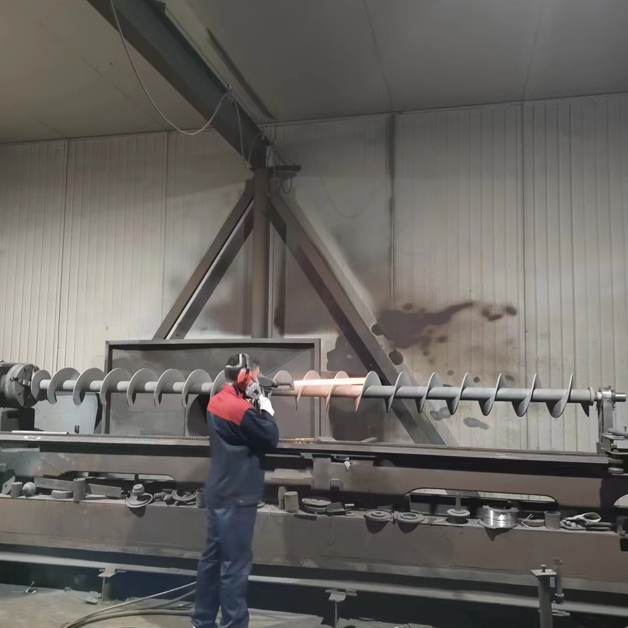 Tungsten carbide spraying processing of spiral shaft and spiral mixer: used in chemical mixing and lithium battery equip